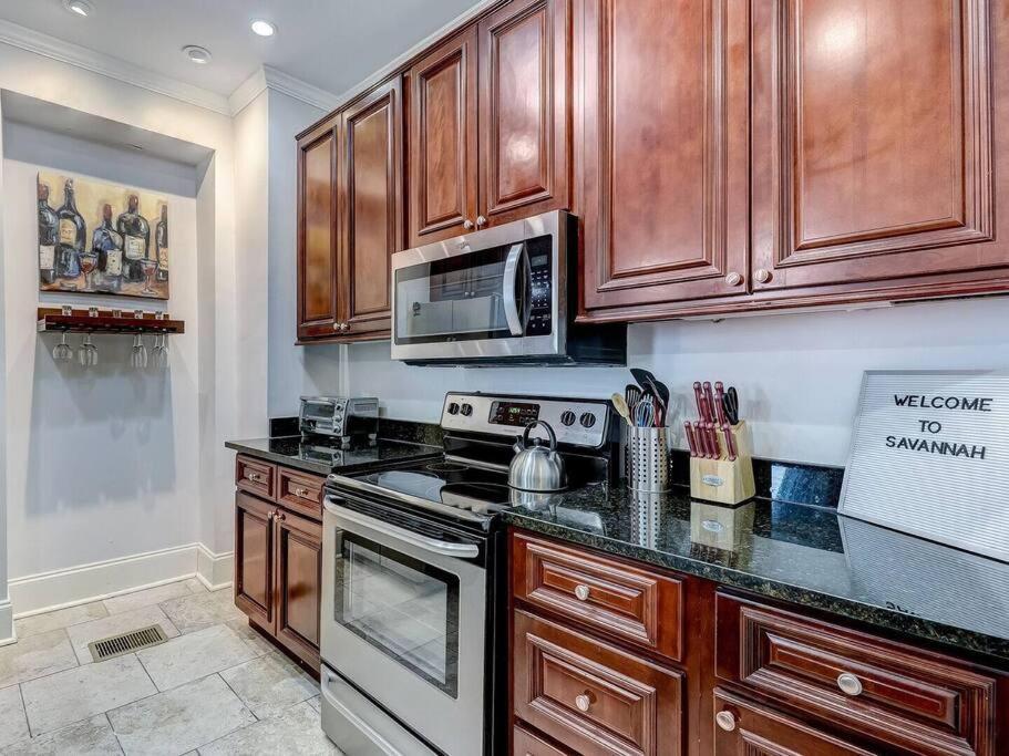 Historic Savannah Gold Private Condo With Pool - 2Bed, 1&Half Bath, Sleeps 6, 1St Floor, 15 Min Walk To Historic Savannah Center And All Attractions Exterior foto